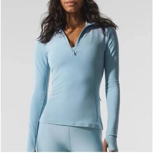 Woman’s estimated size large ALO Yoga Rapid pullover Blue Long Sleeve Top